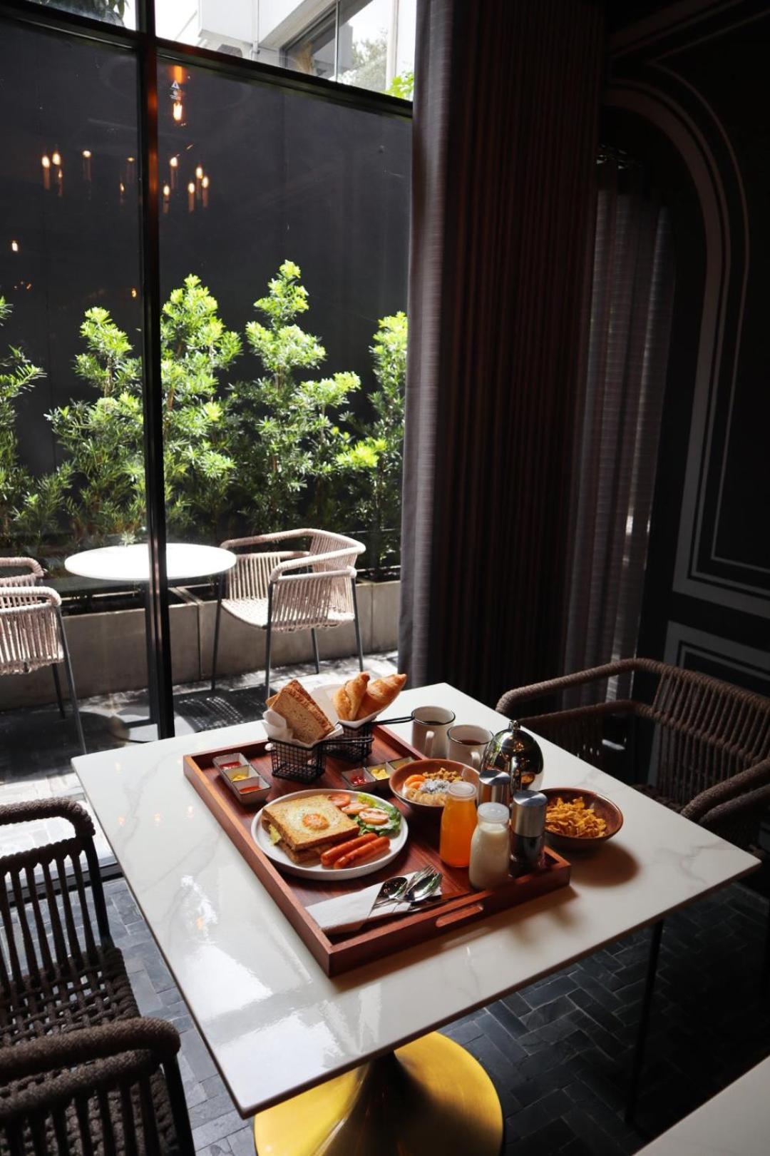 Passa Hotel Bangkok Exterior photo